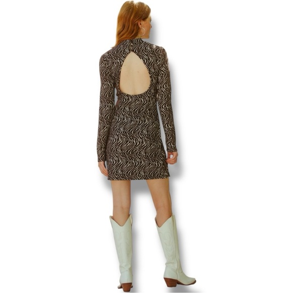 Chic Dark Brown and White Zebra Pattern  Cutout Back and Sides Long Sleeve Dress - Picture 4 of 16